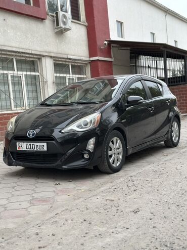 срочно продам машину дёшево: Toyota Prius: 2017 г., 1.5 л, Вариатор, Гибрид, Хэтчбэк