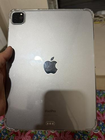 Планшеты: Планшет, Apple, память 256 ГБ, 10" - 11", Wi-Fi, Б/у, Классический цвет - Серебристый — 1
