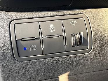 Hyundai: Hyundai Accent: 1.6 l | 2017 il Sedan — 17