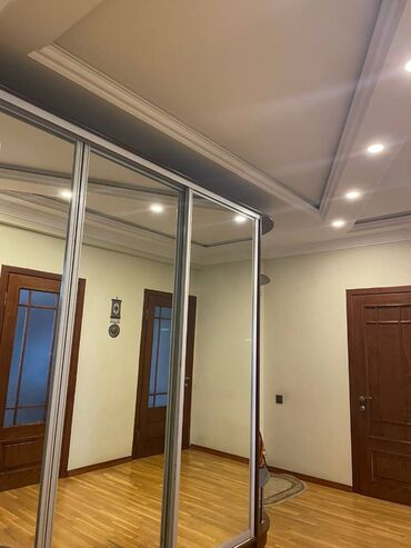 Uzunmüddətli kirayə mənzillər: Ayna Sultanova Heykəlinin yanında 17 mərtəbəli binanın 10-cu — 14