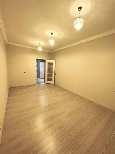 Ofislər: 28 may metrosuna yaxin tehsil nazirliyine yaxin 9 mertebeli binanın — 1