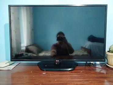 Телевизор LG, диагональ примерно 43 дюймов (по габаритам корпуса)