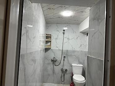 Недвижимость: Maklersiz. Komunal daxil 200 azn. Metroya cemi 3 deqiqe mesafede — 2