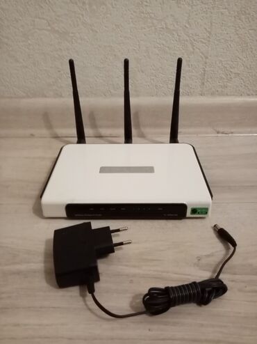 модем saima: Wi-Fi роутер N300 рабочий, в хорошем состоянии, 3-антенный, TP-LINK