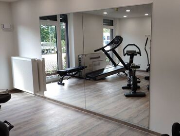 зеркало для фитнес зала: Зеркальные панели для спортивных залов и студий - Напольные