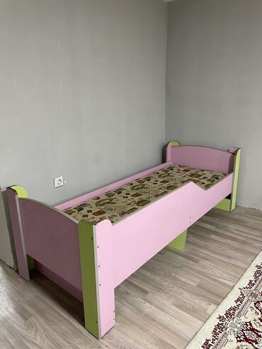 2 кровати: Продаю 2 кровати Состояние хорошее, единственное матрас немного