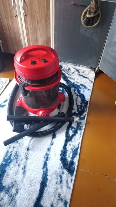 купить магнитофон: Продаю пылесос. выполняет и влажную и сухую уборку. фирма фантом