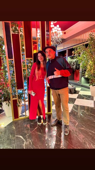 Satış məsləhətçiləri: Madel İş axtariram Mağazada paltar reklami ederem canlı acib Boy 168 — 30