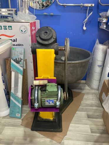 ikinci el ütü: Yaxshi veziyyetde xemir yoguran ishlek veziyyetdedi 50 kiloluqdu