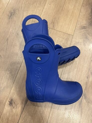 обувь для малышей: Детские резиновые сапоги Crocs ярко-синего цвета, идеальные для
