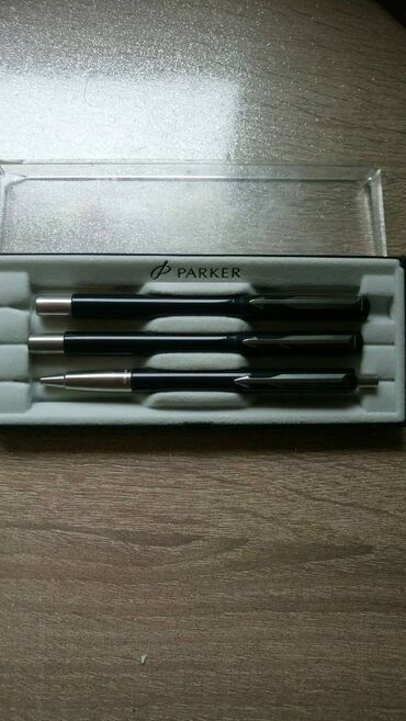 Ostalo: Komplet PARKER, 2 hmijske olovke i 1 naliv pero Made in UK Isporuka