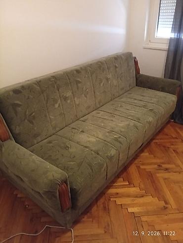 cipelarnik beli: Trosed na razvlačenje sa prostorom za spavanje.Polovan cena 3000 rsd — 3