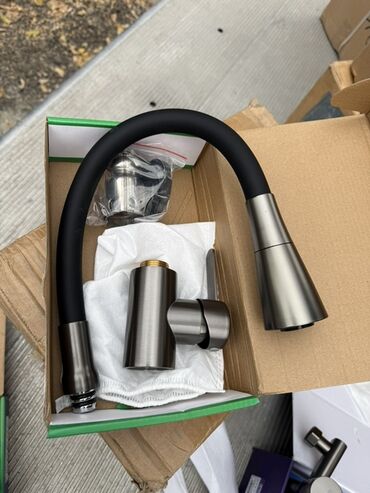 цена смесителя на кухню: Кухонный смеситель с выдвижным изливом - Материал: металл с покрытием