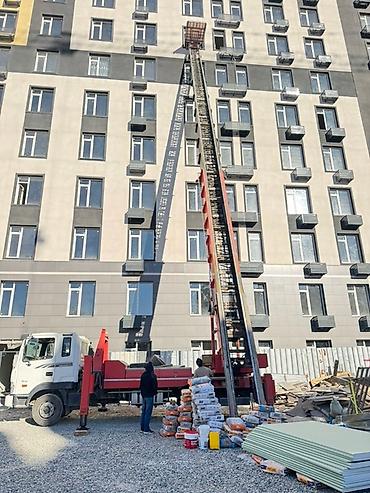Услуга подъёма строительных материалов подъёмником-лифтом на базе