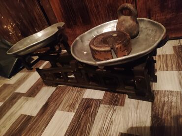 Digər əntiq əşyalar: Qədimi sivetdən qalma daş tərəzi. Qədimi şirəcəkən maşın — 3