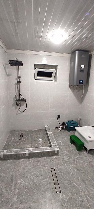 Душевые кабины: Душевая зона/санузел под ключ - Просторная душевая с трапом линейного — 1