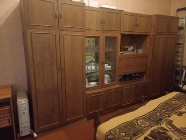 4 qapılı şkaf: İşlənmiş, Açılan, 4 qapılı Düz dolab, Stenka, Azərbaycan