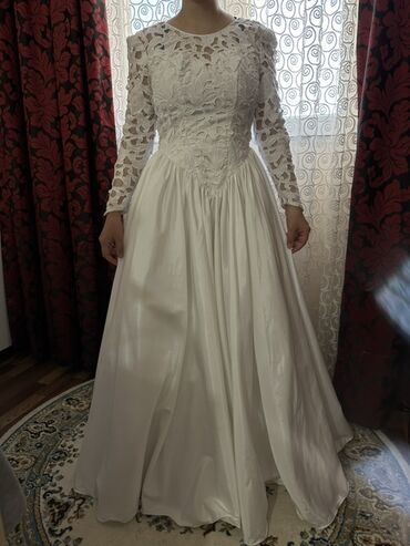 Свадебные платья: Свадебное платье, Пышная модель, цвет - Белый, Рукава: Кружевные, Со шлейфом — 6