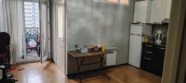 guneslide 3 otaqli evler: 1den 2ye duzelme, 35 kvadrat, su isiq qaz daimi var, 290 saylı