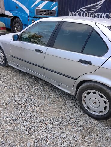 мерседес c class: BMW 3 series: 1993 г., 1.8 л, Механика, Бензин, Хэтчбэк