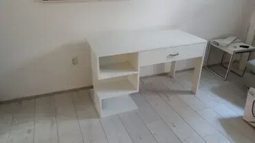 Stolovi: Radni Sto 26 – Moderan i Praktičan Dizajn 🔹 Cena: 💰 Bez fioke: 16.350 — 3