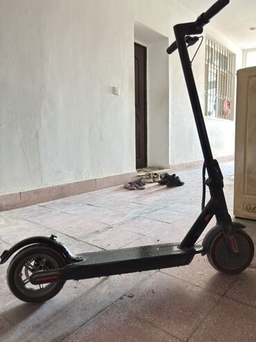 Elektrikli samokatlar: İşlənmiş Elektrik samokat 10", 251 - 350 Vt, 26 - 35 km/s, Ünvandan götürmə — 2