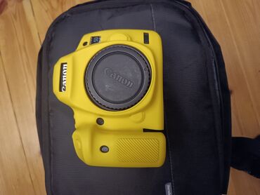 notbuk çanta: Canon DSLR fotoaparat gövdəsi və tele-zoom obyektiv - Gövdə: Canon