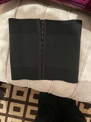 силиконовый бюстгальтер пуш ап: Qara rəngli bel-korseti (qarın yığma və bel dəstəyi üçün) - Material