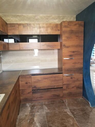 Kuće na prodaju: 150 kv. m, 5 soba — 10