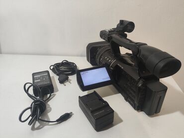 обмен с вашей доплатой: Продаю видеокамеру Sony hdr-v1p. В комплекте блок питания, зарядка и