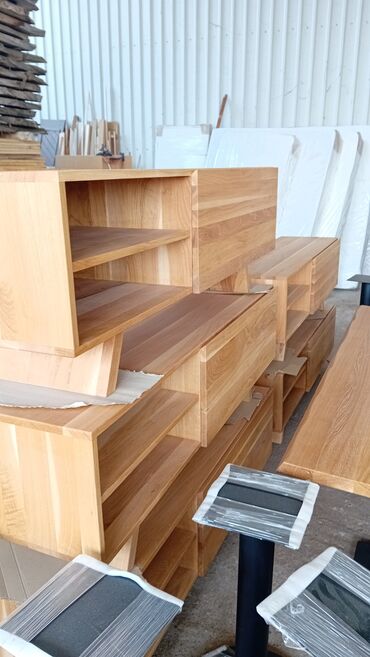 Ostali nameštaj: Nameštaj po meri od punog drveta univera i medijapana farbanog — 1