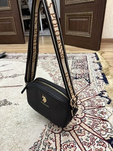 сумка пума: Сумка кросс-боди U.S. Polo Assn. - Цвет: черный, фурнитура — золото -
