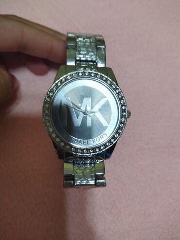 где можно продать серебро в баку: Michael Kors qol saati satilir . 20 manata .Yenidir .Paketi üzerinde