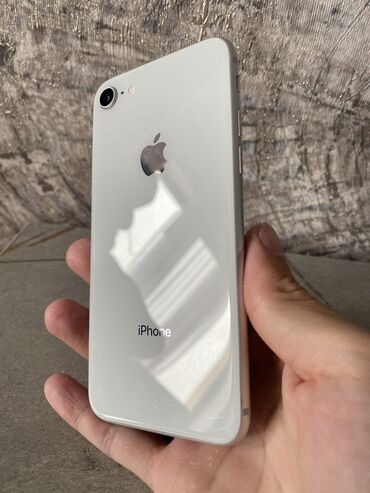 Apple iPhone: IPhone 8, Б/у, 64 ГБ, Белый, 78 %