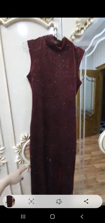 Dəstlər, kostyumlar: Qadın üçlü dəst – qara rəngdə, ağ kvadrat naxışlı. - Dəst: uzun -da lalafo.az — 4 Dəstlər, kostyumlar: Qadın üçlü dəst – qara rəngdə, ağ kvadrat naxışlı. - Dəst: uzun — 4