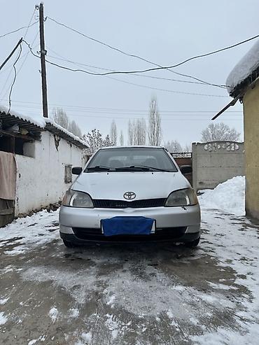 Toyota: Toyota Platz: 2000 г., 1.5 л, Механика, Бензин, Седан — 4