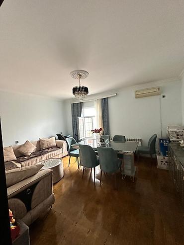 Uzunmüddətli kirayə mənzillər: 3 otaqlı mənzil – interyer təsviri - Geniş qonaq otağı: Kristal asma — 11
