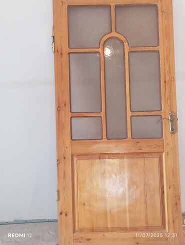 taxta islenmis: Qapi 50 manata satilir 
elaqe nomresi 077 533 08 34