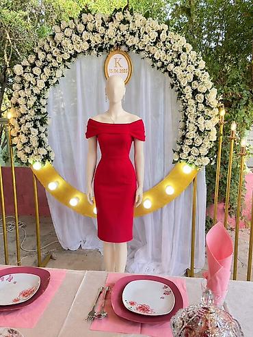 Kokteyl donlar: Qırmızı kokteyl/qonaqlıq donu - Model: off-shoulder (açıq çiyinli) — 1