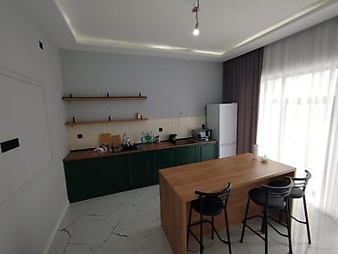 Günlük kirayə evlər: 200 kv. m, 3 otaqlı — 18