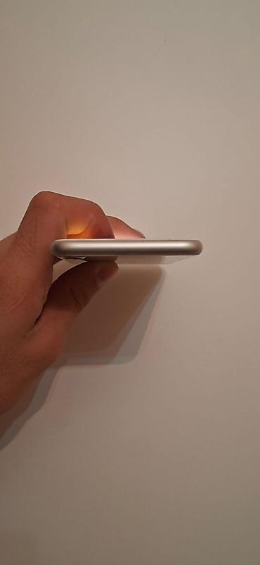 Apple iPhone: IPhone 8, 64 GB, Gümüşü, Barmaq izi — 7