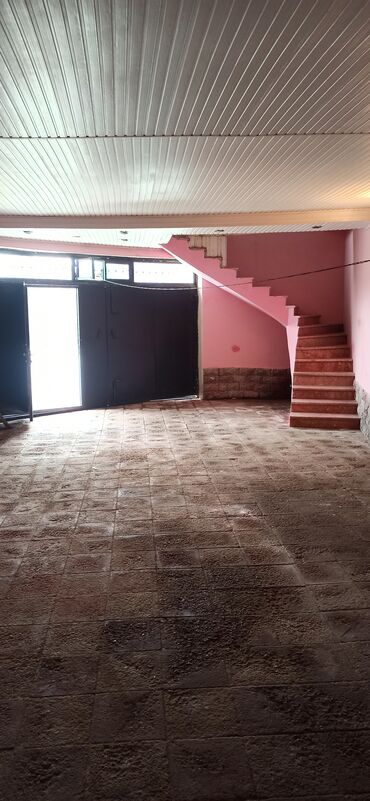 Həyət evləri və villaların satışı: :kirayə verilir 2 mərtəbə altı 3 maşın girən qaraj .2 çi mərtəbədə 2 — 3