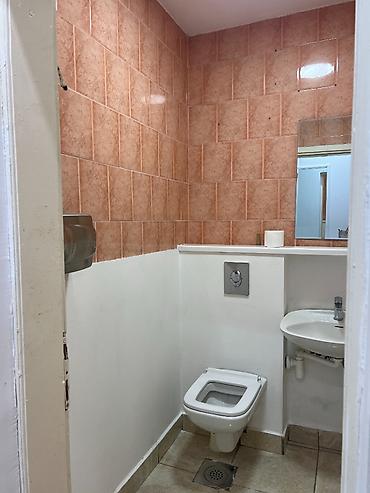 za kucu: Izdajem lokal 315m2. Koriscen je samo u privatne svrhe. Trenutno je — 7