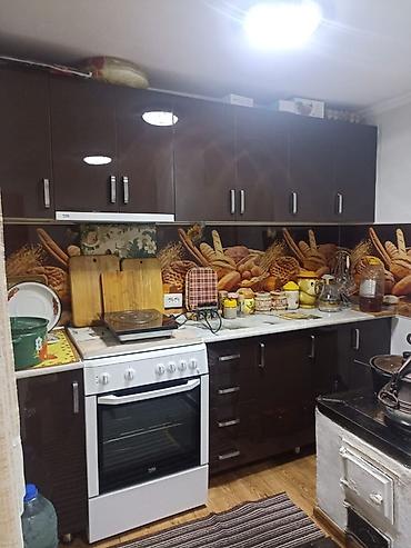 Продажа коттеджей и домов: Продаётся жилой дом с благоустроенными помещениями. - Кухня — 1
