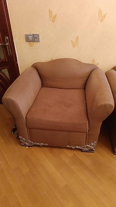 Qonaq otağı üçün yumşaq mebel dəsti - Tərkibi: 1 ədəd 3-yerlik divan