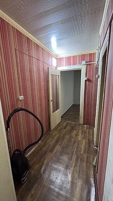 Продажа квартир: 1 комната, 31 м², ул. Курманжан Датка-Гапара Айтиева, Хрущевка, 2 этаж, Косметический ремонт — 2