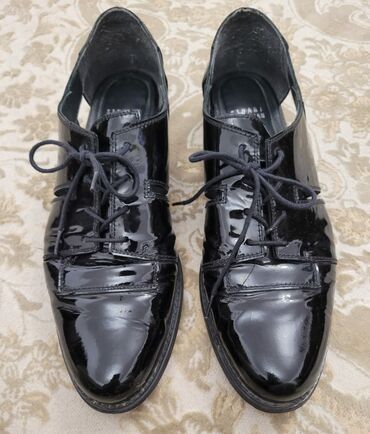 черная обувь: Туфли натуральная лаковая кожа, б/у в хорошем состоянии, Stuart