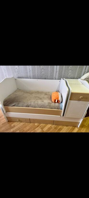 Uşaq və gənc otağı üçün dəstlər: Oğlan və qız üçün, Çarpayı, Bazasız, Matras ilə, Siyirməli