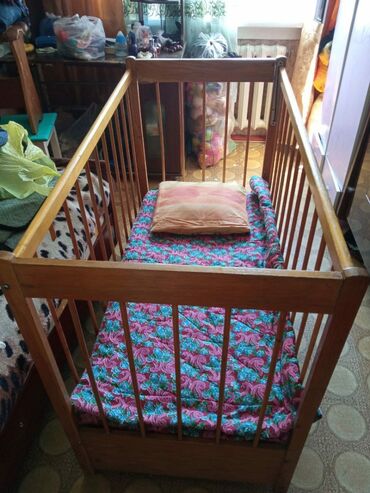 детскую деревянную кроватку: Манеж