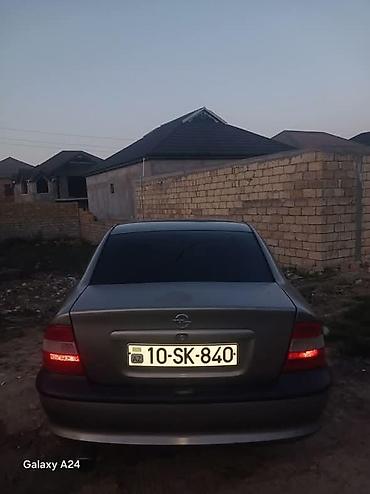 raf 4: Opel Vectra sedan - Kuzov: 4 qapılı sedan, tünd boz rəng - Mühərrik — 1